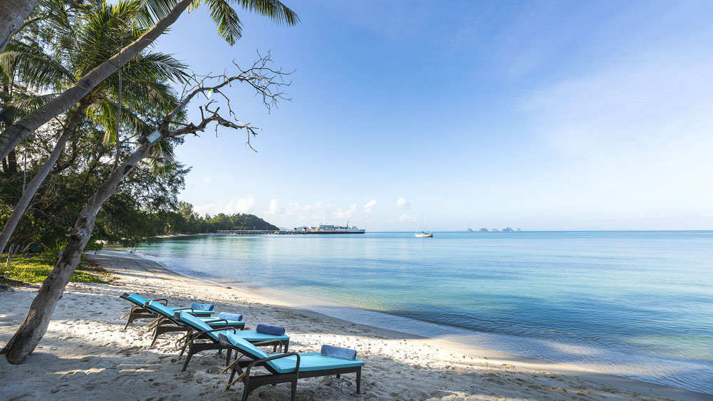 Villa Waimarie - Private beach loungers